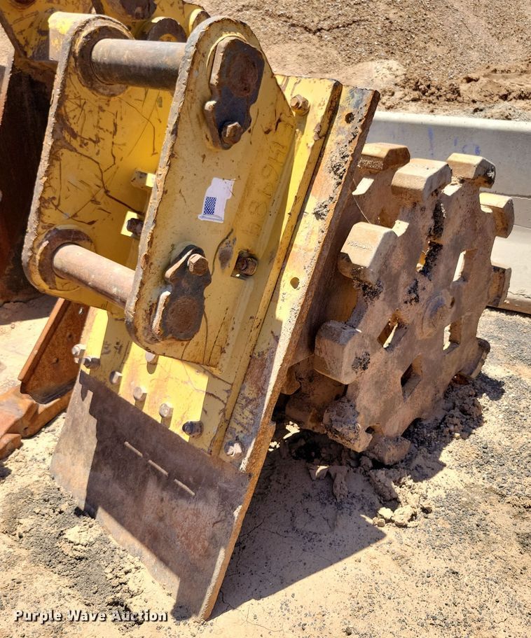 Caterpillar 30" W compaction wheel - DX7061