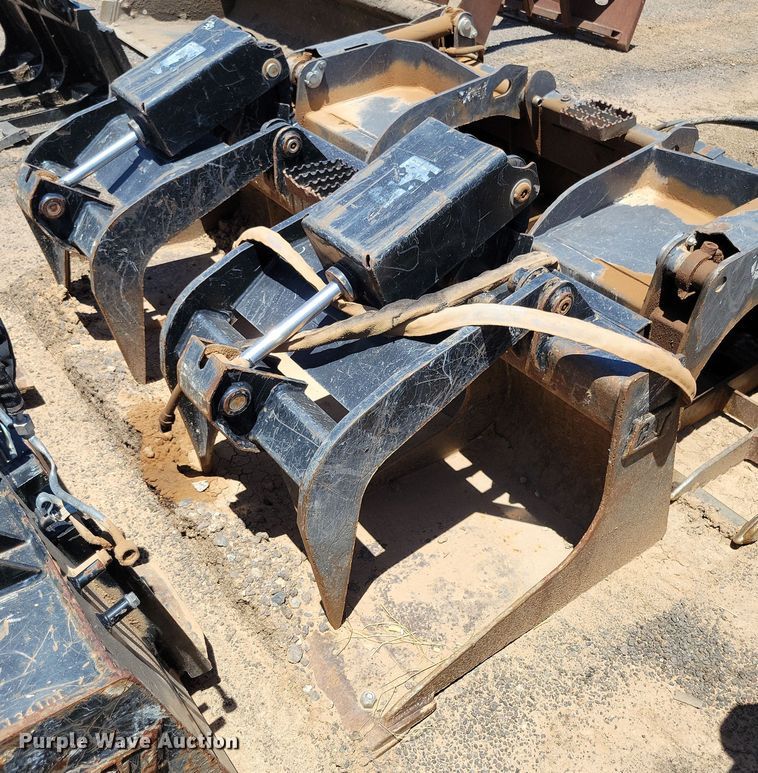 Caterpillar 67" W skid steer grapple bucket - DX7070