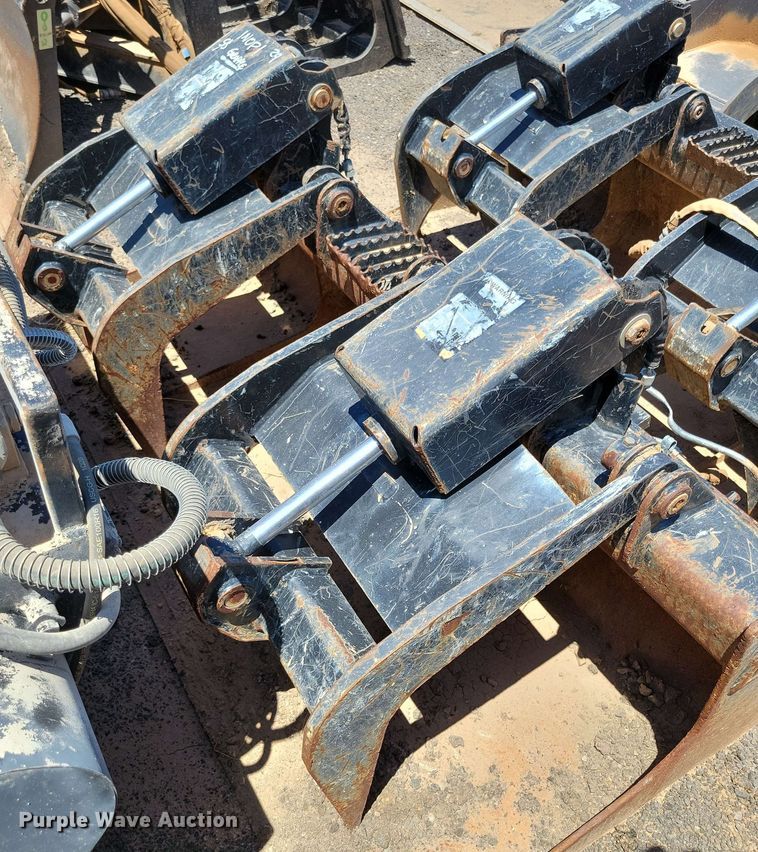 Caterpillar 67" skid steer grapple bucket - DX7071