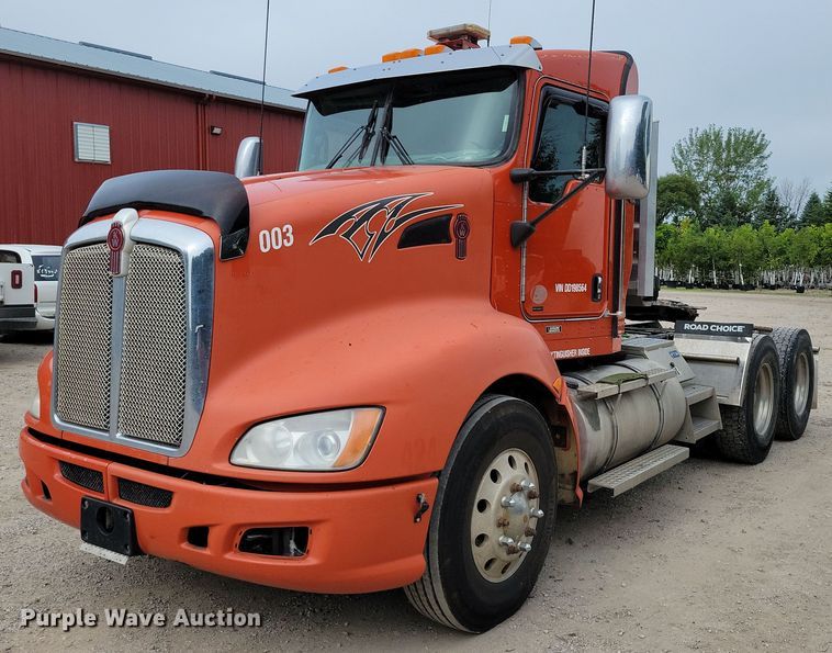 2014 Kenworth T660 semi truck - DX7203
