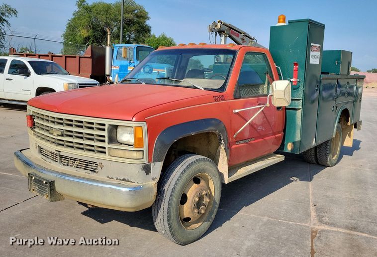 1993 Chevrolet C3500 utility bed pickup truck - DX7233
