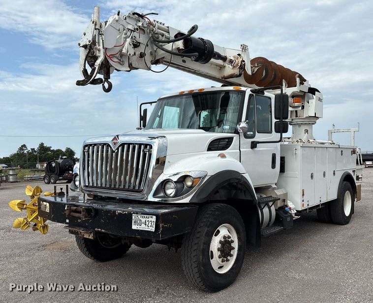 2017 Freightliner 7400 SFA digger derrick truck - DX8011
