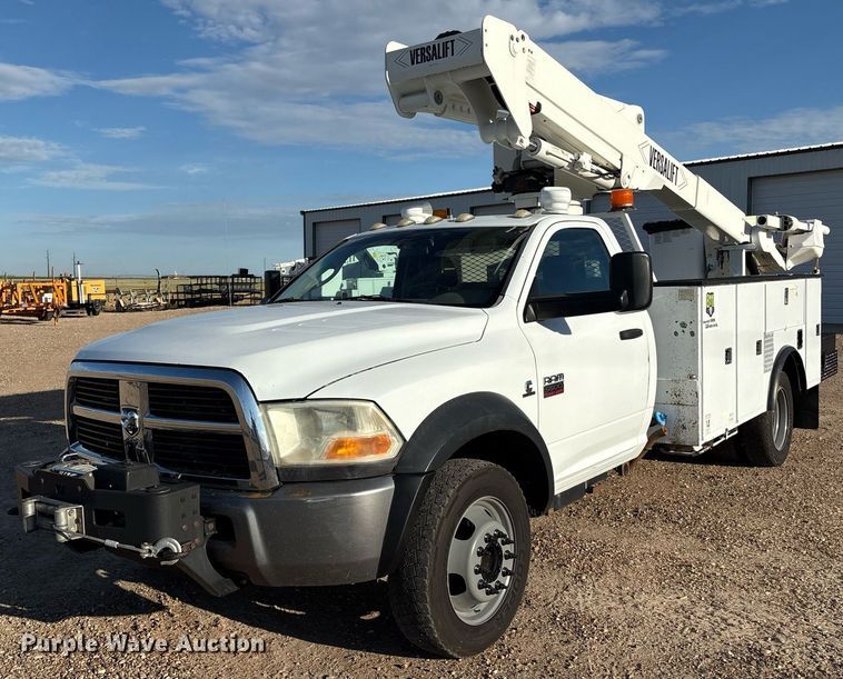 2011 Dodge Ram 5500 bucket truck - DX8049