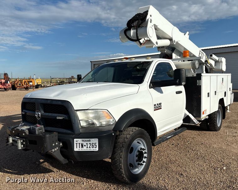 2014 Dodge Ram 5500 bucket truck - DX8050