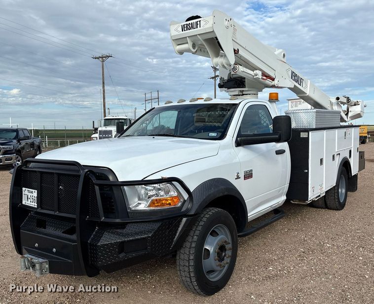 2012 Dodge Ram 5500 bucket truck - DX8051