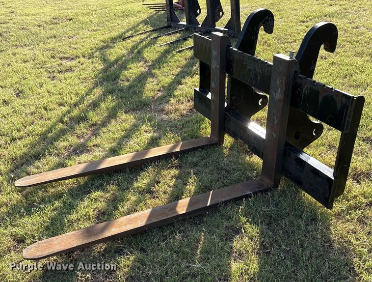 Caterpillar  6W-8832J backhoe pallet forks - DY0796