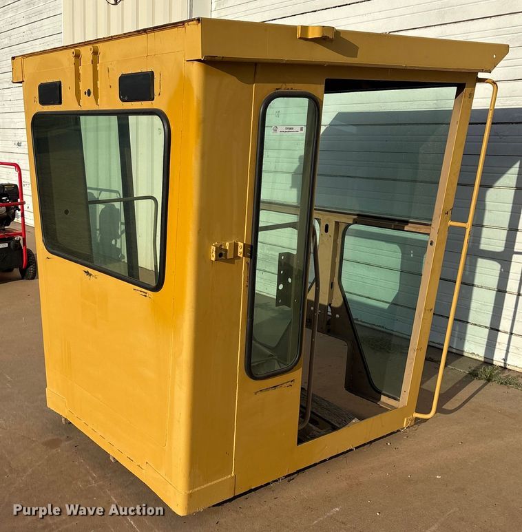 Caterpillar cab  - DY0800