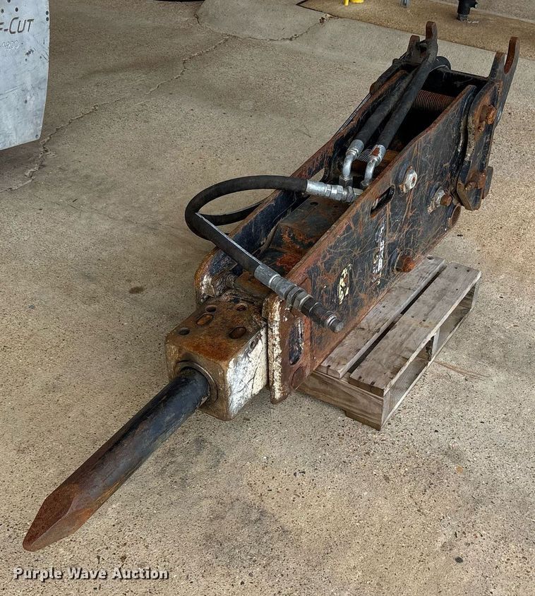 John Deere Work Site Pro breaker - DY0899