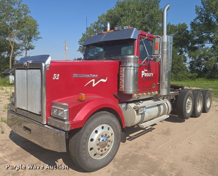 2010 Western Star 4900XL semi truck - DY1098