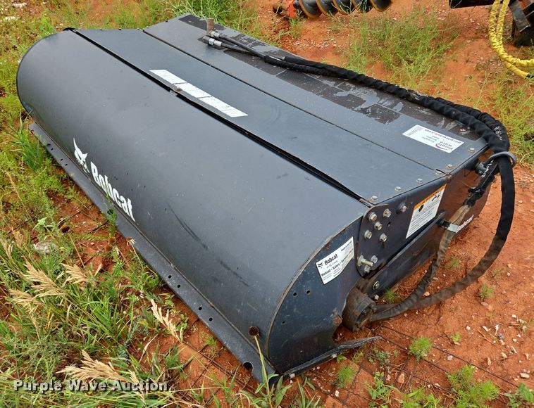 2015 Bobcat 84 Sweeper skid steer sweeper - EB0980