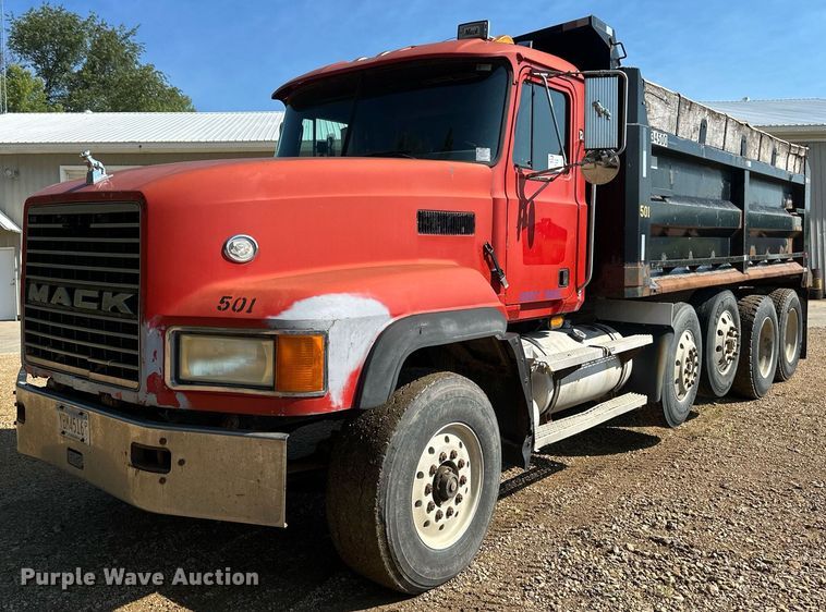 1997 Mack CL713 dump truck - EB2807
