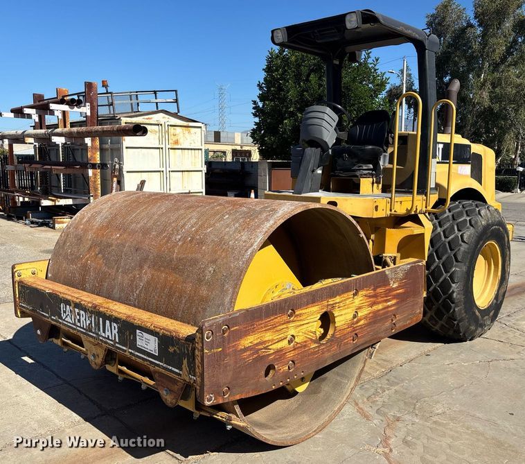 2000 Caterpillar CS-563D single drum vibratory roller - EC1082