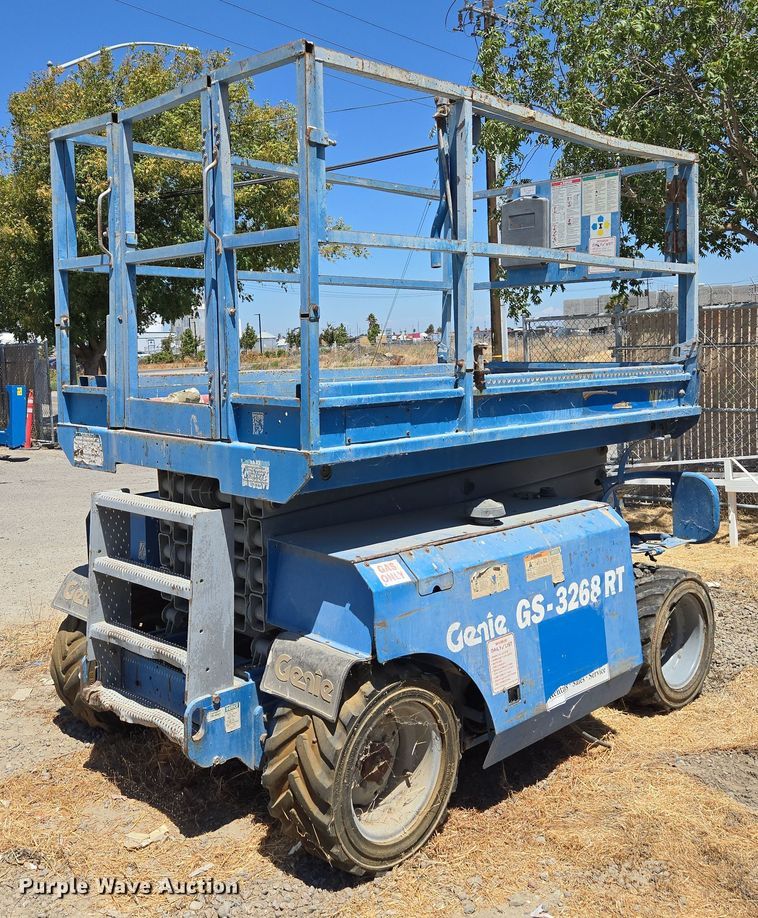 2001 Genie GS-3268 RT scissor lift - EC1105