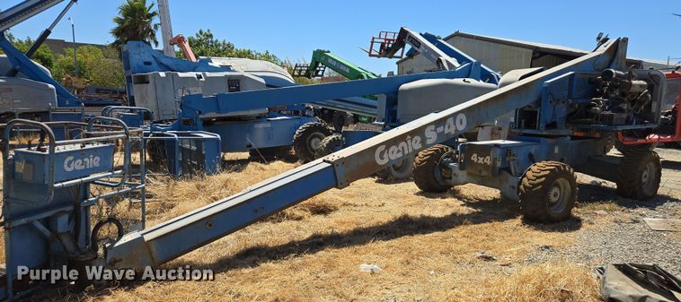 Genie S-40 boom lift - EC1107