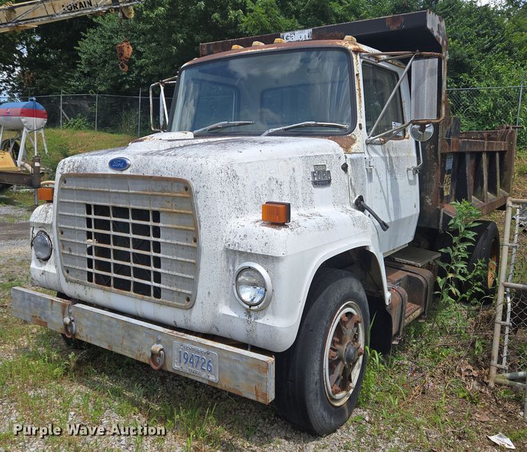 1985 Ford F700 dump truck - EC4341
