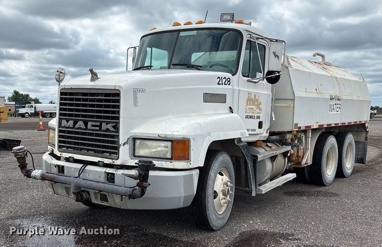 1997 Mack CH613 water truck - EC4354