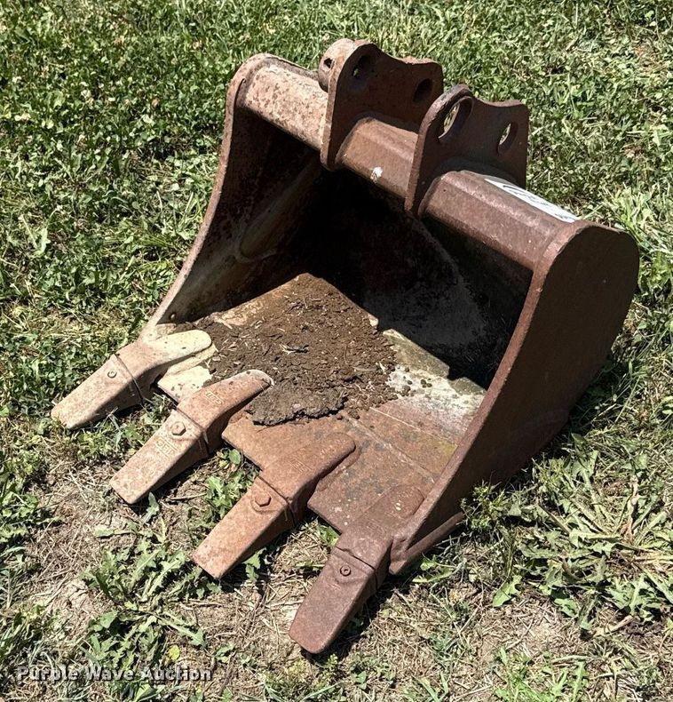 17.5" W excavator bucket - ED4298