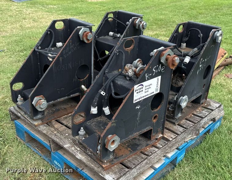 (4) Caterpillar screed extensions - ED4347