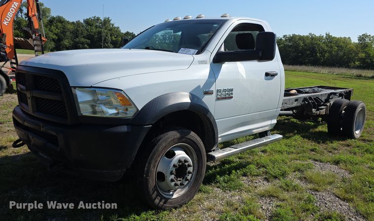 2017 Dodge Ram 5500HD truck cab and chassis - EF3742