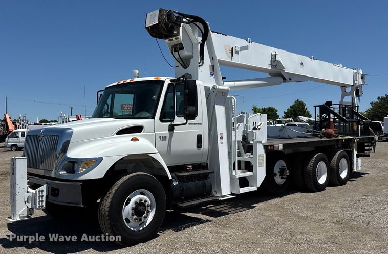 2007 International   7500 SBA crane truck - EG0727