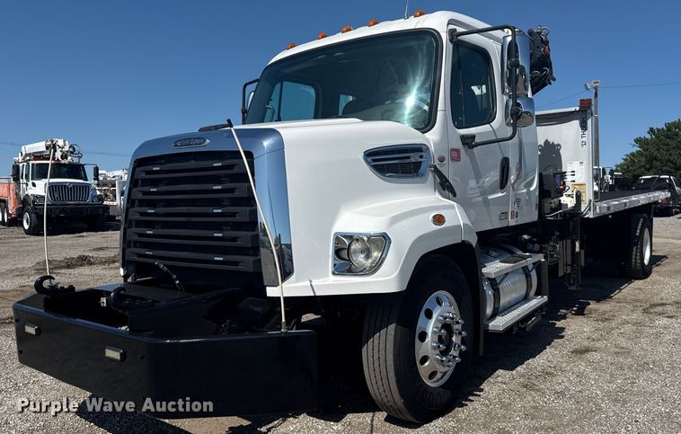 2015 Freightliner 108SD Ext. Cab crane truck - EG5943