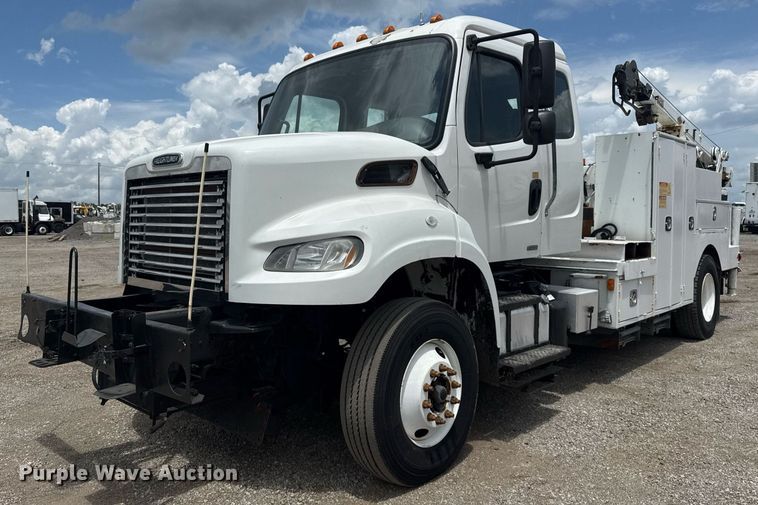2012 Freightliner Business Class M2 Ext. Cab utility / service truck - EG5976