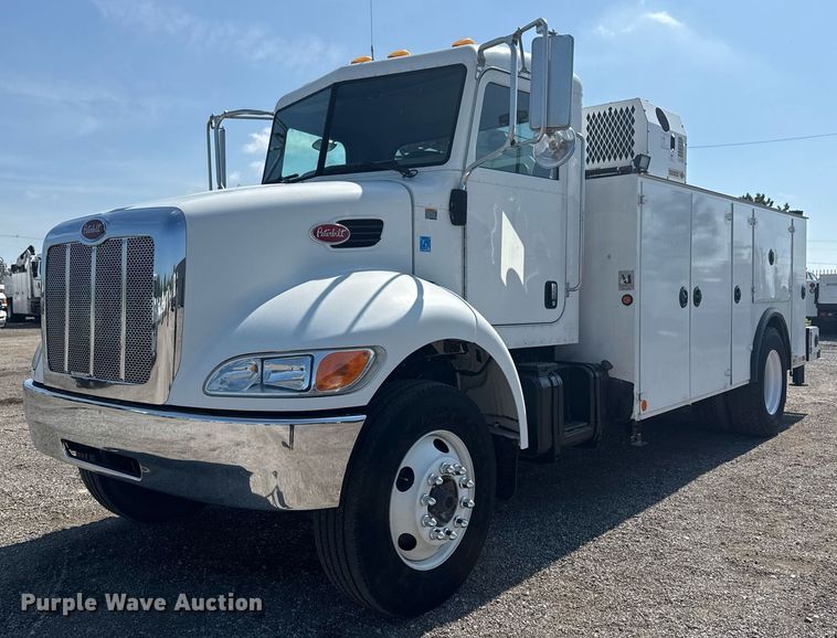 2007 Peterbilt 335 utility / service truck - EG5995