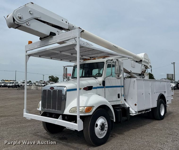 2007 Peterbilt 335 bucket truck - EG6035