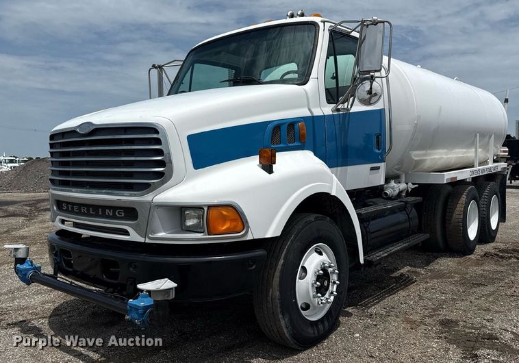 2003 Sterling L9500 water truck - EG6044