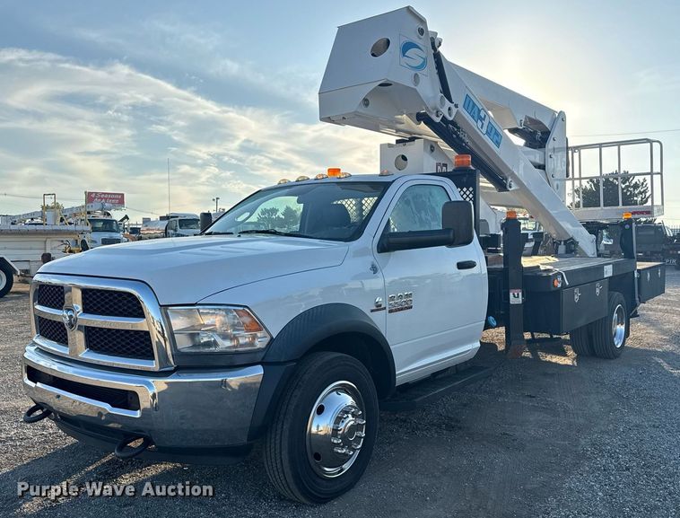 2014 Dodge Ram 5500HD bucket truck - EG6065