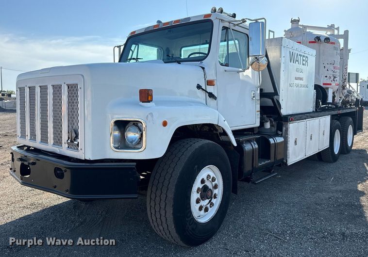1996 International 2674 flatbed truck - EG6067