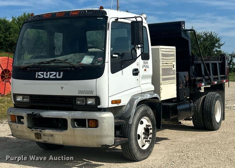 1997 Isuzu F7 flatbed truck - EK8424