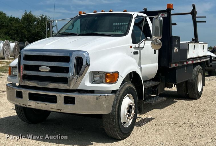 2007 Ford F750 Super Duty XL flatbed truck - EK8426