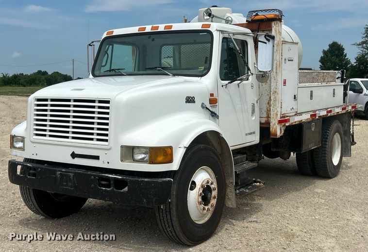 1998 International  4700 flatbed truck - EK8429