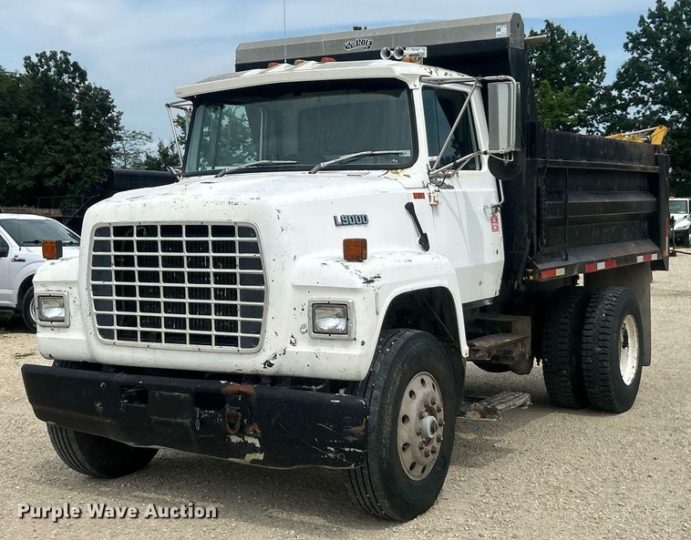 1990 Ford L9000 dump truck - EK8438
