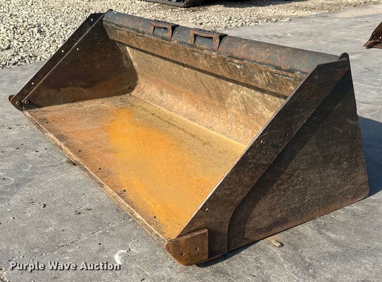 Bobcat 80 Severe Duty skid steer bucket - EM8038