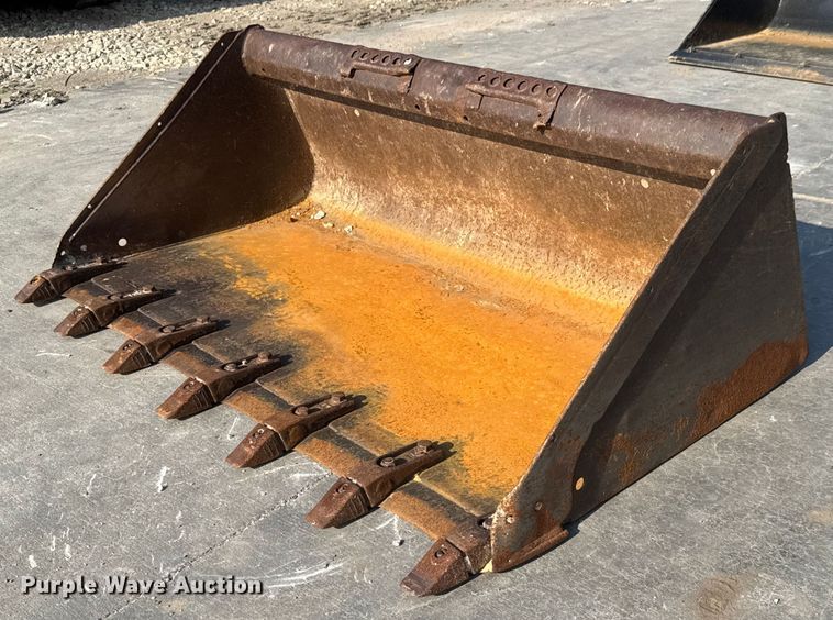 60" W skid steer bucket - EM8039
