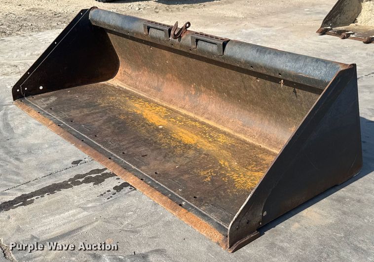 80" W skid steer bucket - EM8042