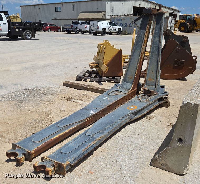 John Deere AT427063 dozer blade push arms - EN2023