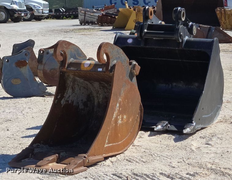 (2) excavator buckets - EN2029