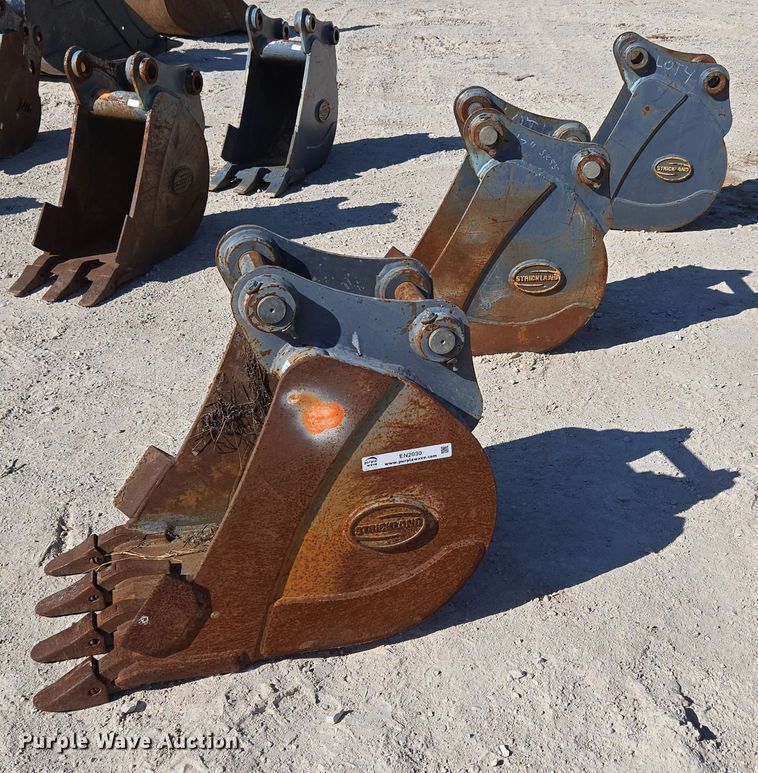 (3) excavator buckets - EN2030