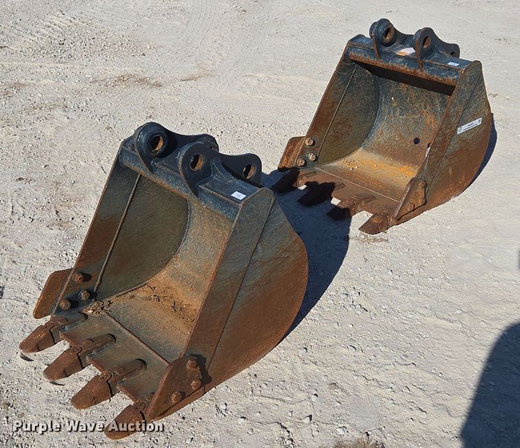 (2) excavator buckets - EN2033