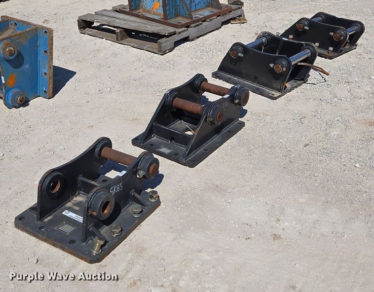 (4) B&D Fabricators excavator top mounts - EN2039