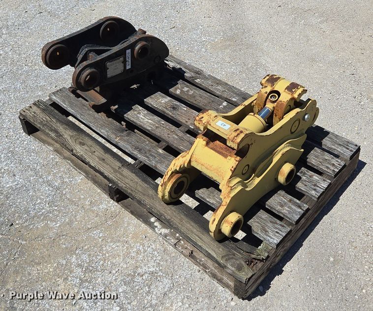 (2) excavator quick couplers - EN2052