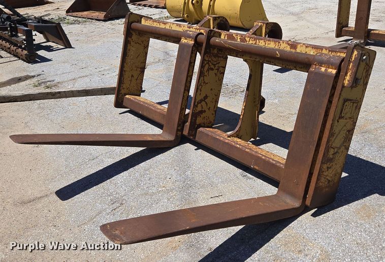 Caterpillar forks - EN2056