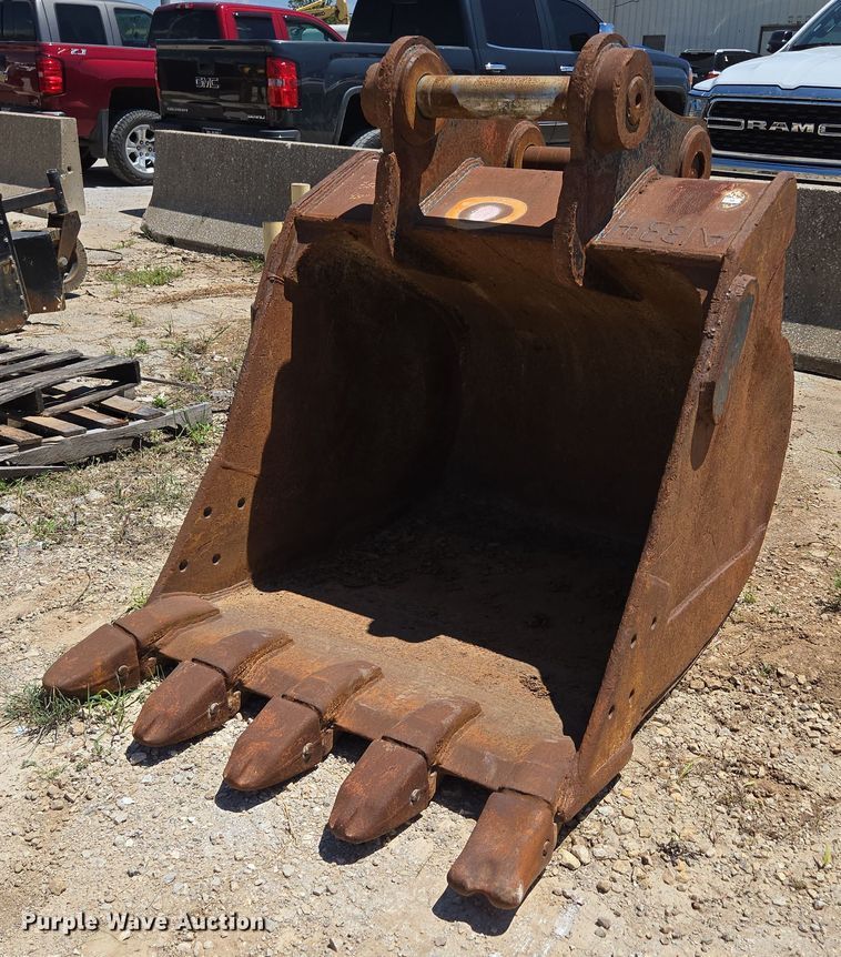 48" W bucket - EN2062
