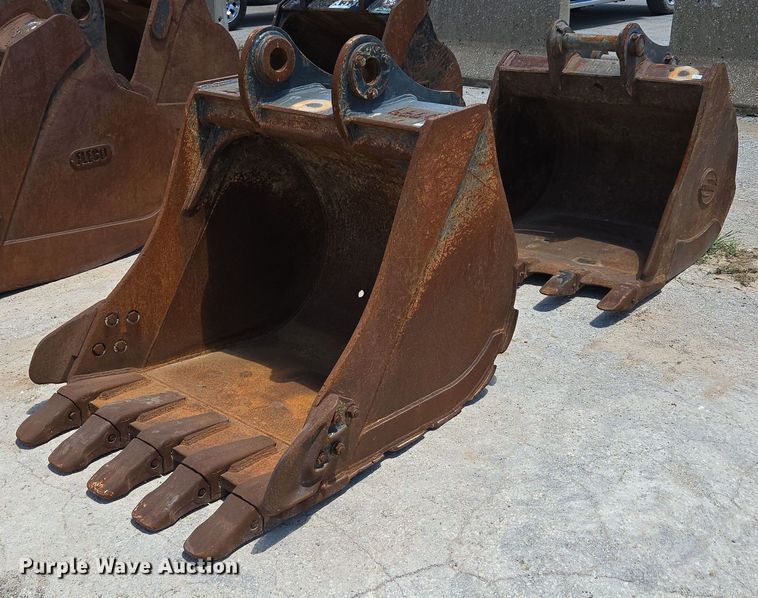 (2) excavator buckets - EN2064