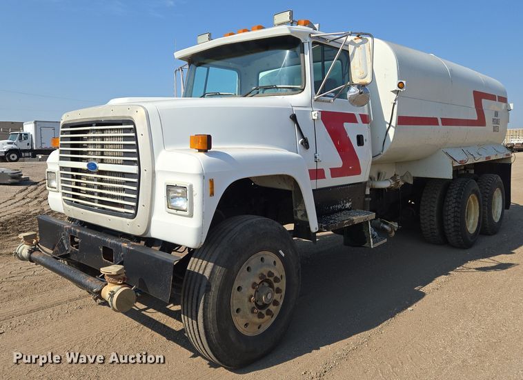 1997 Ford LT9000 water truck - EN8335