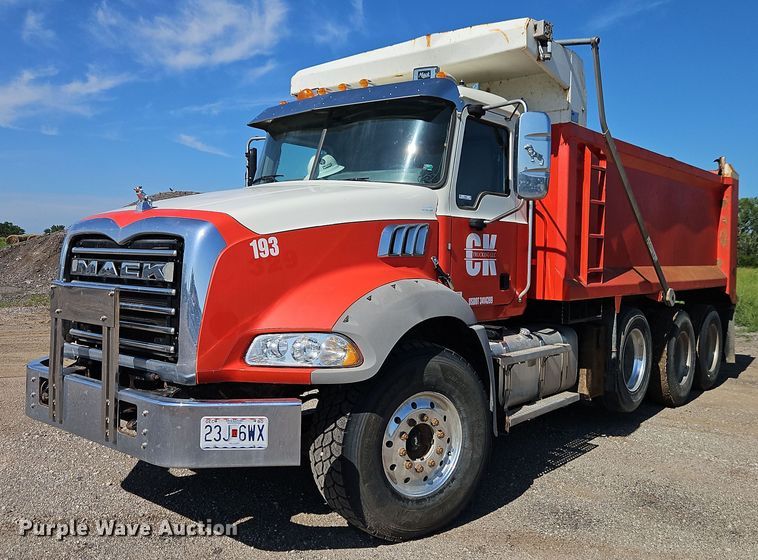 2015 Mack GU813 dump truck - EO4566