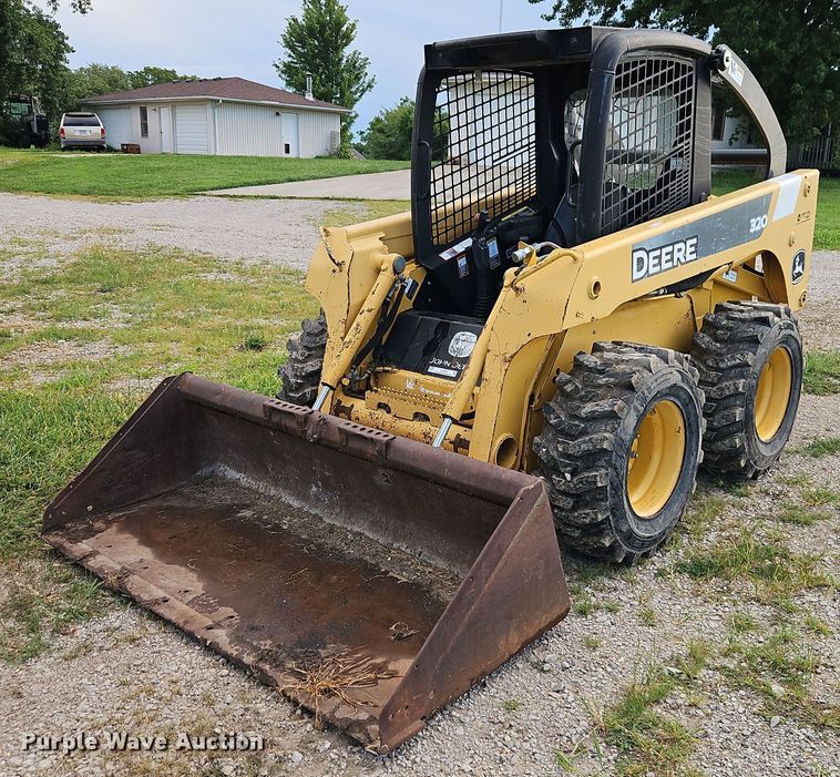 2005 John Deere 320 skid steer loader - EO4588
